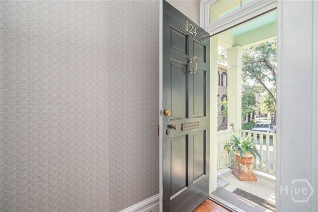124 W Taylor Street, Savannah, GA 31401