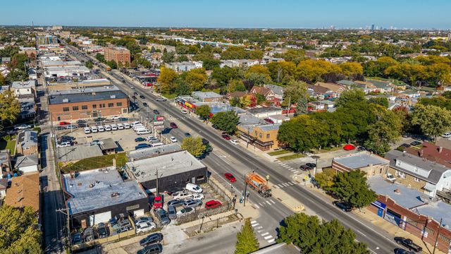 2559 N Cicero Avenue, Chicago, IL 60639