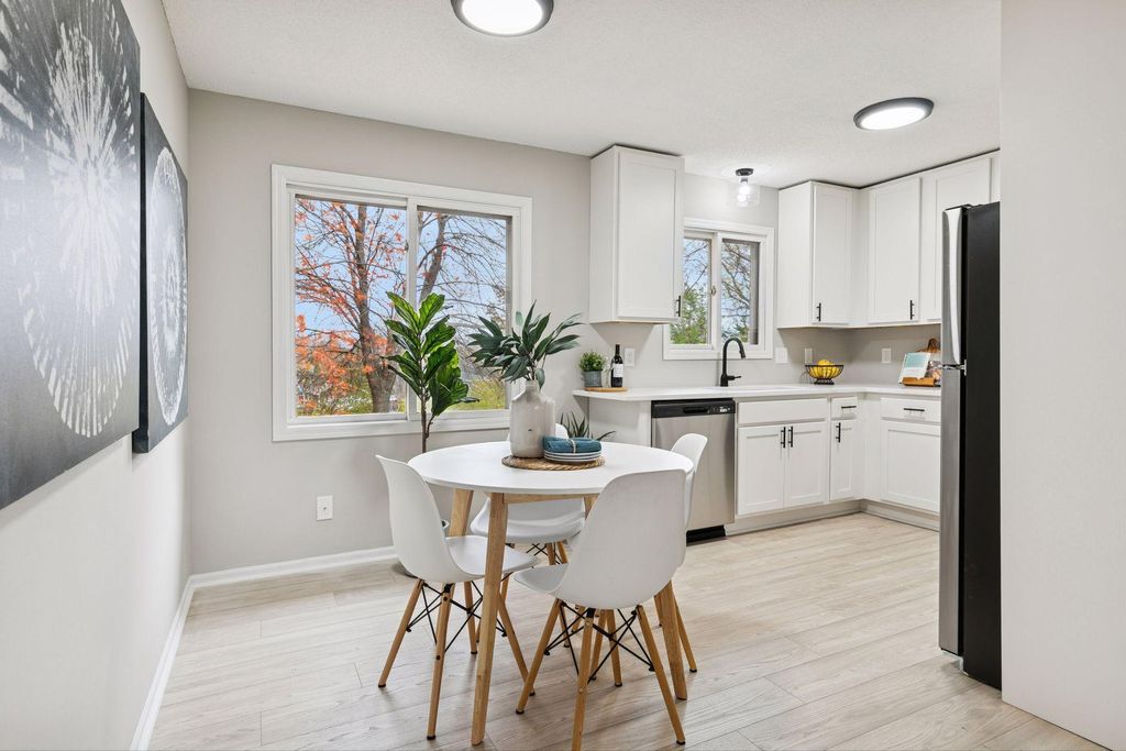 612 11th Avenue E, Shakopee, MN 55379