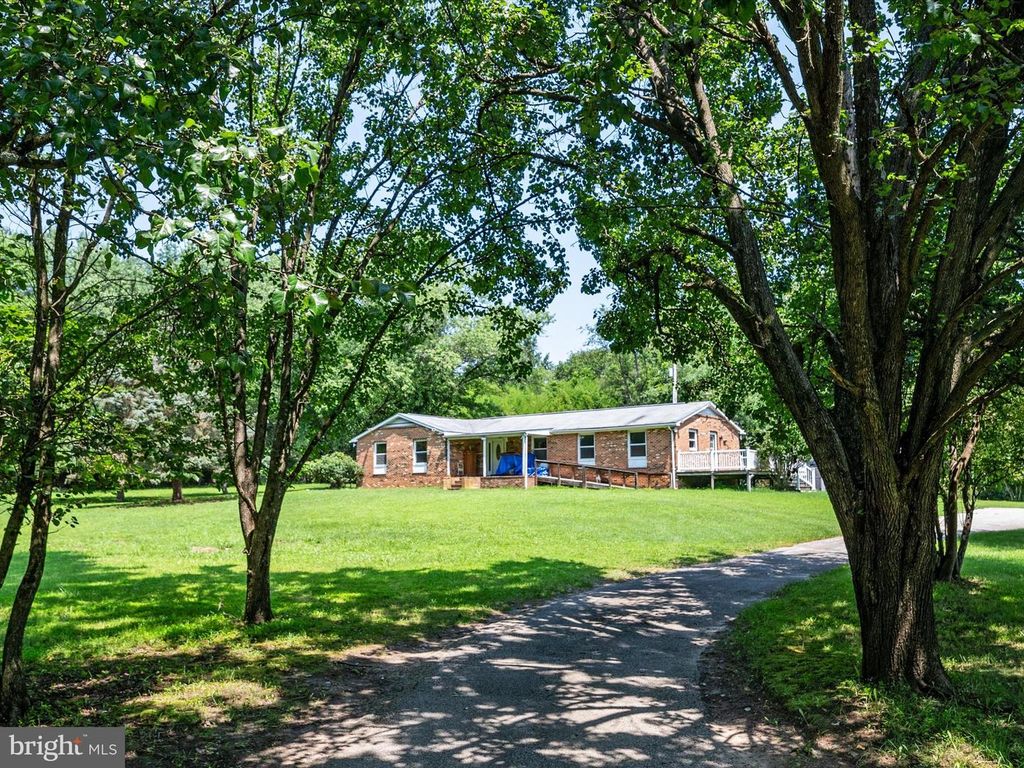 2182 JOHNS HOPKINS RD, Gambrills, MD 21054