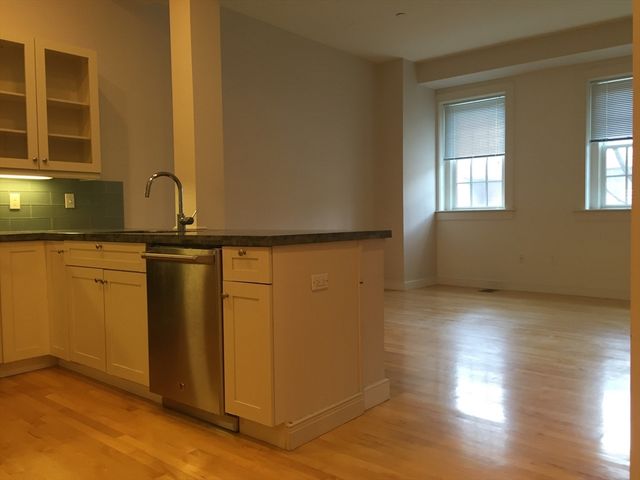 72 Hamilton Street 4, Cambridge, MA 02139