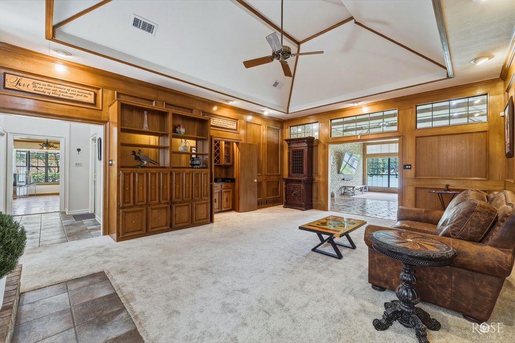 Image 13 of property listing at 5402 Beverly Drive, San Angelo, TX 76904