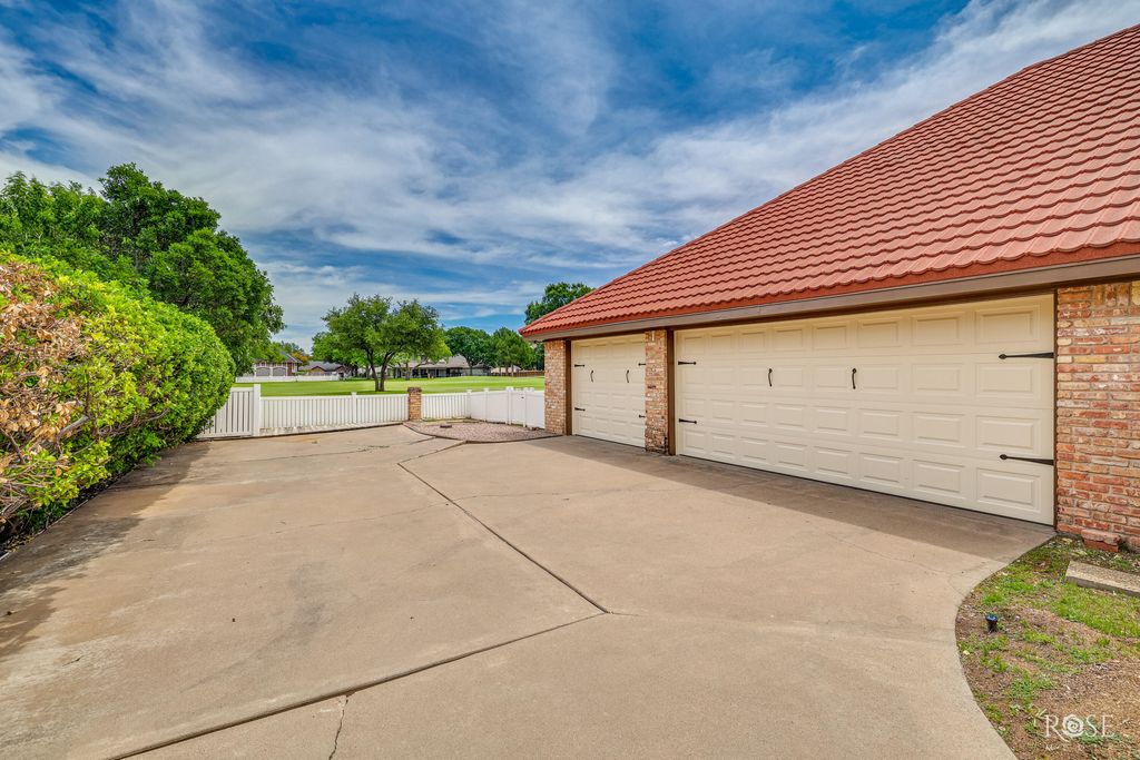 Image 4 of property listing at 5402 Beverly Drive, San Angelo, TX 76904