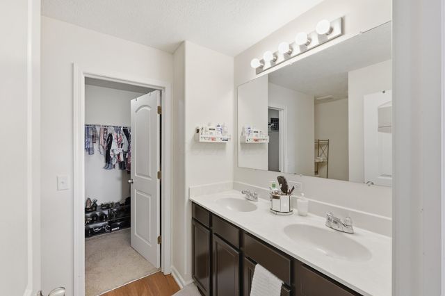 5812 Trail Creek Drive, Dublin, OH 43016