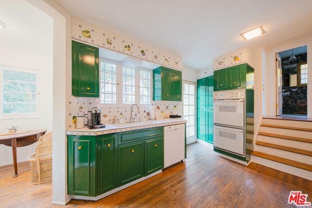 3015 N Beachwood Drive, Los Angeles, CA 90068