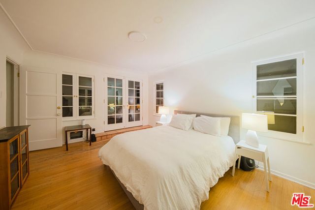 3015 N Beachwood Drive, Los Angeles, CA 90068