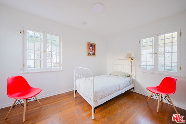 3015 N Beachwood Drive, Los Angeles, CA 90068