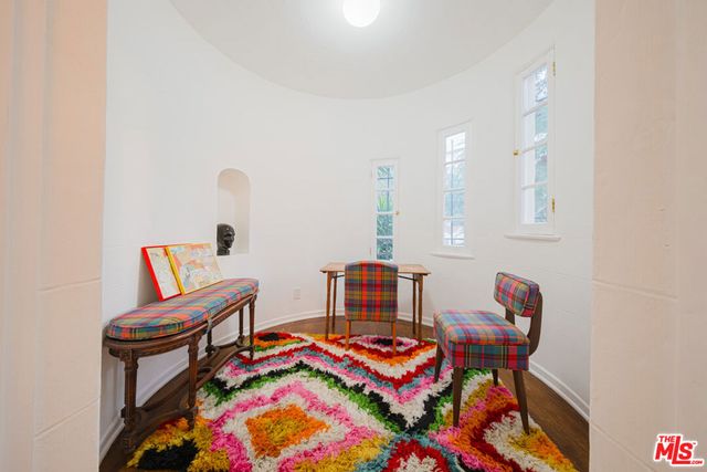 3015 N Beachwood Drive, Los Angeles, CA 90068