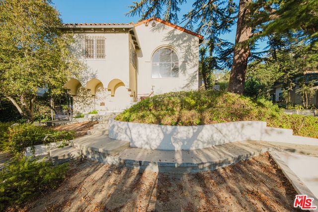 3015 N Beachwood Drive, Los Angeles, CA 90068
