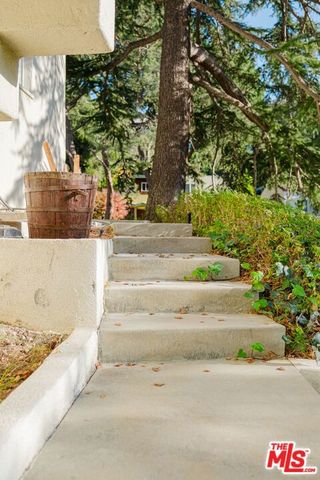 3015 N Beachwood Drive, Los Angeles, CA 90068