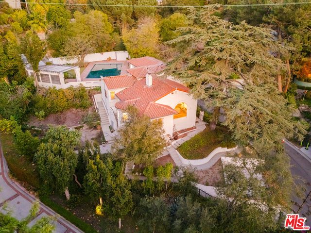 3015 N Beachwood Drive, Los Angeles, CA 90068