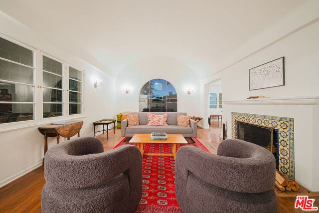 3015 N Beachwood Drive, Los Angeles, CA 90068