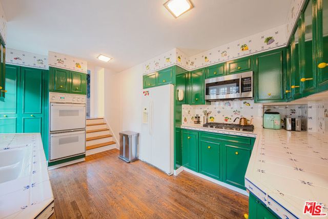 3015 N Beachwood Drive, Los Angeles, CA 90068