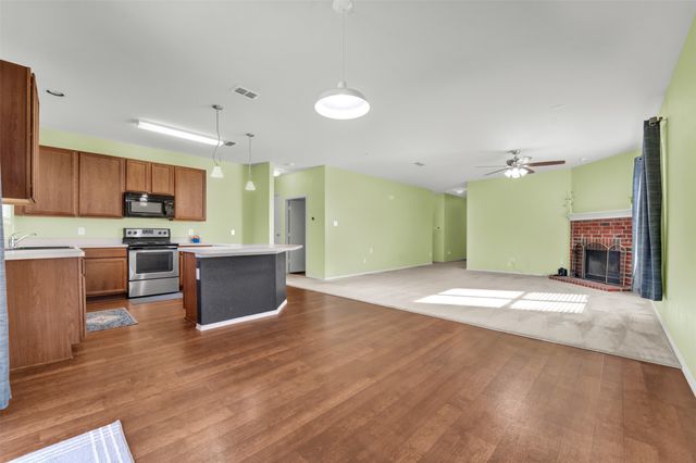 921 Penny Royal Court, Arlington, TX 76002