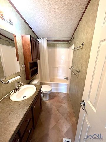 250 East 16th Street, Larose, LA 70373