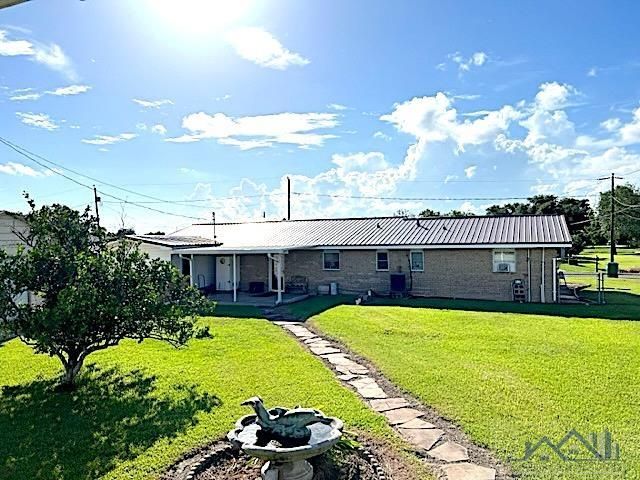 250 East 16th Street, Larose, LA 70373