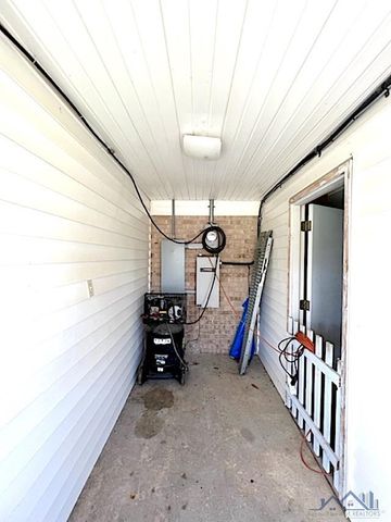 250 East 16th Street, Larose, LA 70373