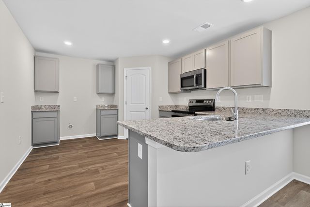 101 Spring Knoll Way, Fountain Inn, SC 29644