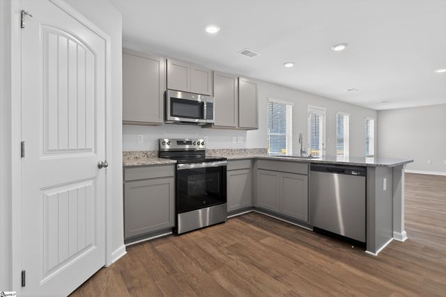 101 Spring Knoll Way, Fountain Inn, SC 29644