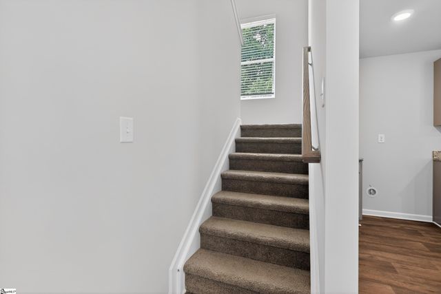 101 Spring Knoll Way, Fountain Inn, SC 29644