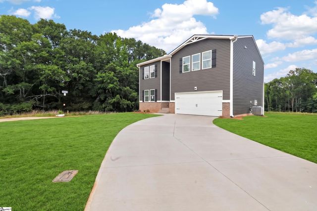 101 Spring Knoll Way, Fountain Inn, SC 29644