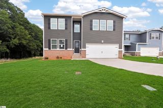 101 Spring Knoll Way, Fountain Inn, SC 29644