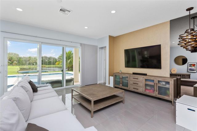 10410 Ranchette Dr, Cooper City, FL 33328