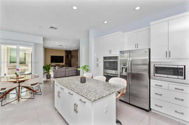 10410 Ranchette Dr, Cooper City, FL 33328