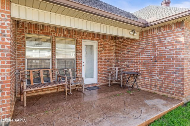 125 Tall Oaks Lane, Youngsville, LA 70592