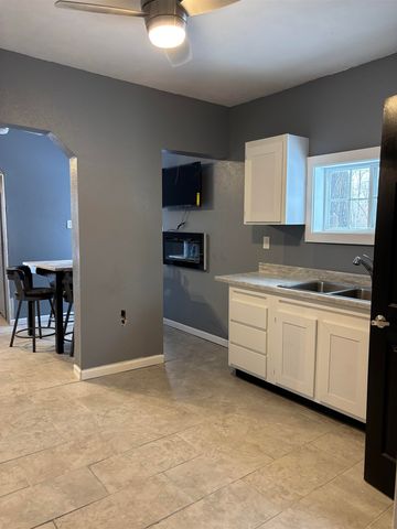 319 Kunstman Court, South Bend, IN 46601