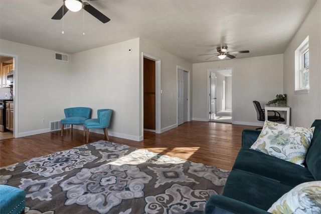 807 N 14th Place, Rogers, AR 72756