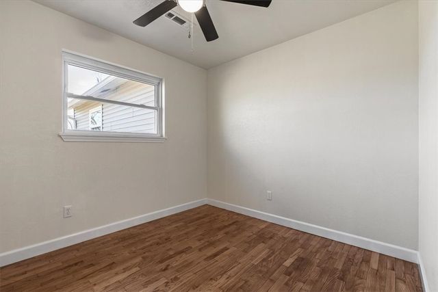 807 N 14th Place, Rogers, AR 72756