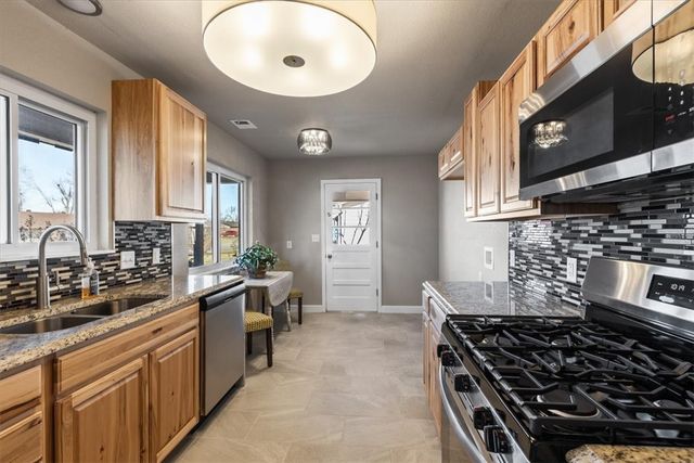 807 N 14th Place, Rogers, AR 72756