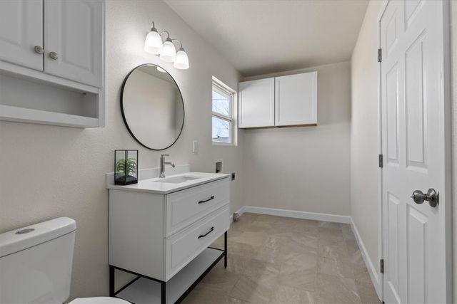 807 N 14th Place, Rogers, AR 72756