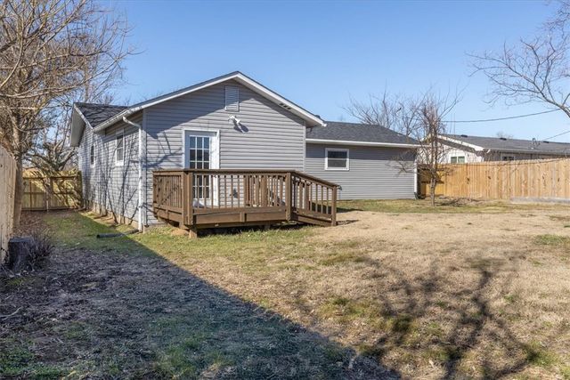 807 N 14th Place, Rogers, AR 72756