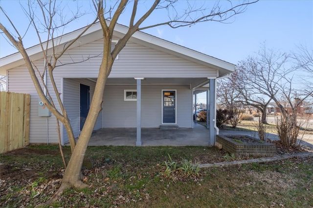 807 N 14th Place, Rogers, AR 72756