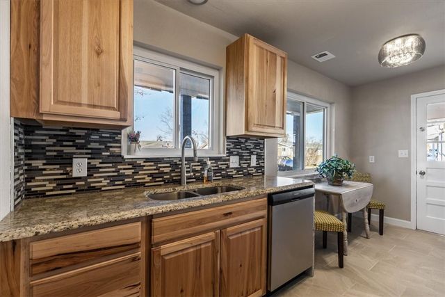 807 N 14th Place, Rogers, AR 72756