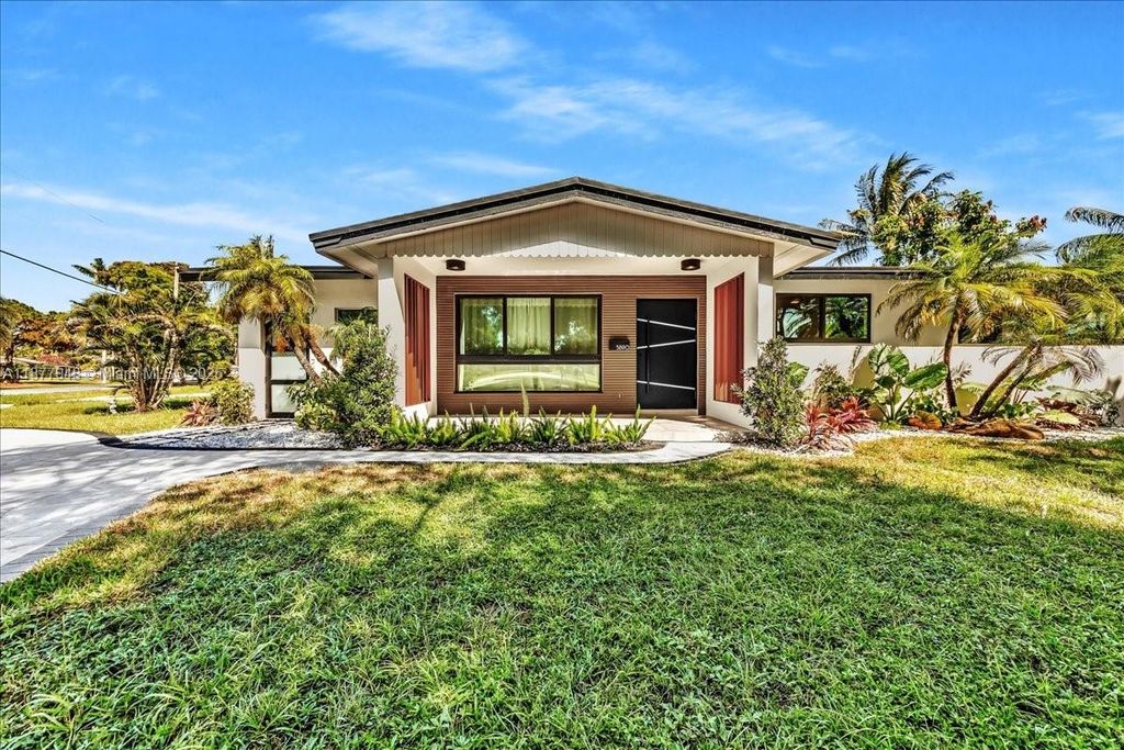 5890 SW 13th St, Plantation, FL 33317