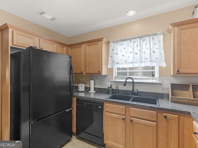 165 Brasch Park Drive, Grantville, GA 30220