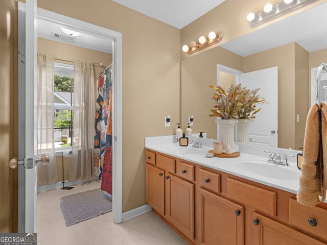 165 Brasch Park Drive, Grantville, GA 30220