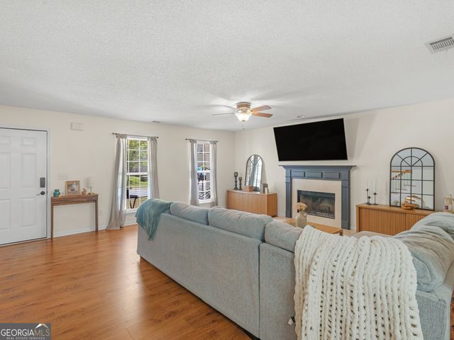 165 Brasch Park Drive, Grantville, GA 30220