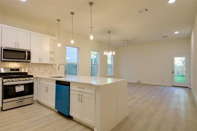 955 Ringold Street, Houston, TX 77088