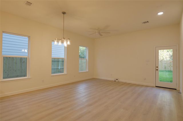 955 Ringold Street, Houston, TX 77088