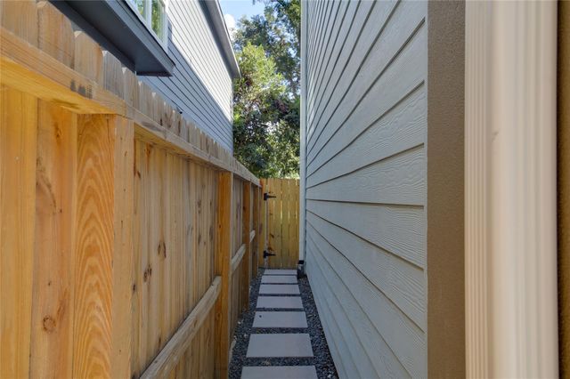 955 Ringold Street, Houston, TX 77088