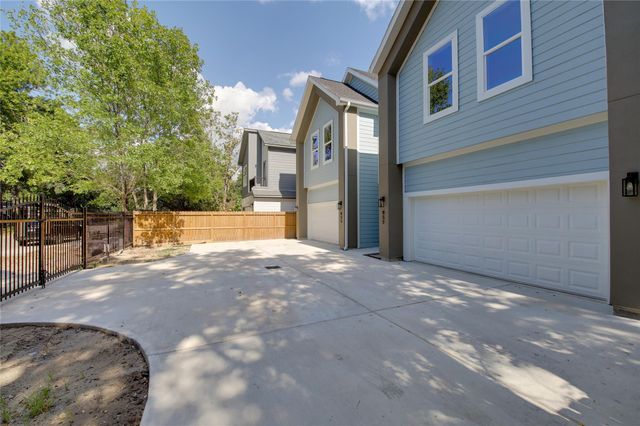 955 Ringold Street, Houston, TX 77088