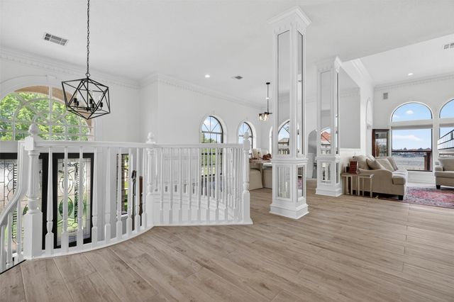107 Twin Oaks Way, Kemah, TX 77565