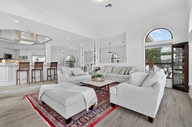 107 Twin Oaks Way, Kemah, TX 77565