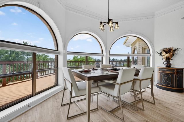 107 Twin Oaks Way, Kemah, TX 77565