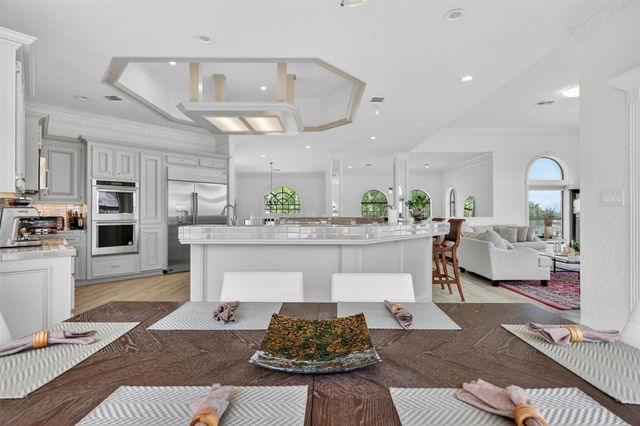 107 Twin Oaks Way, Kemah, TX 77565