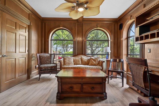107 Twin Oaks Way, Kemah, TX 77565